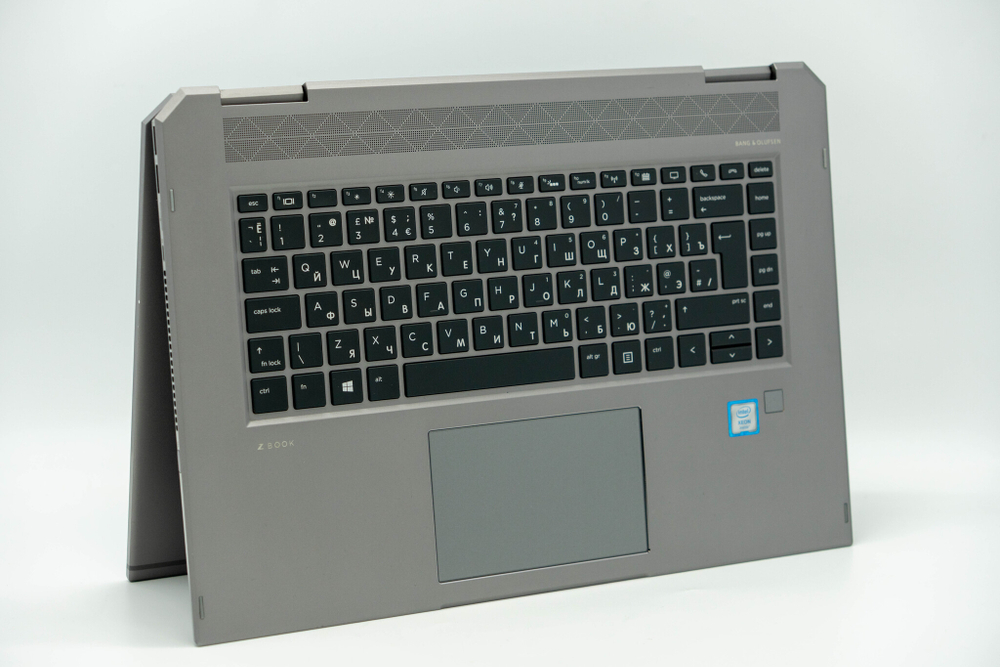 HP ZBook Studio x360 G5 ( Xeon E-2176M / Quadro P1000 )